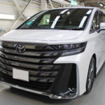 ガラスコーティング　名古屋市名東区より　トヨタ　ヴェルファイア　入庫です。