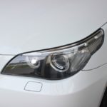 BMW 5シリーズ、ヘッドライトのくすみと白濁が消えて新品のような状態に！